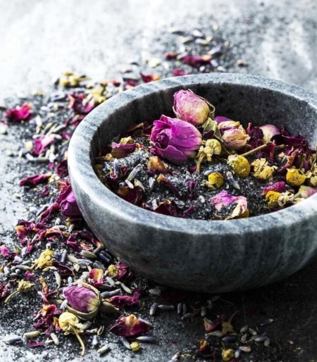 Biljke za menopauzu - žalfija, srdačica, valeriana i glog